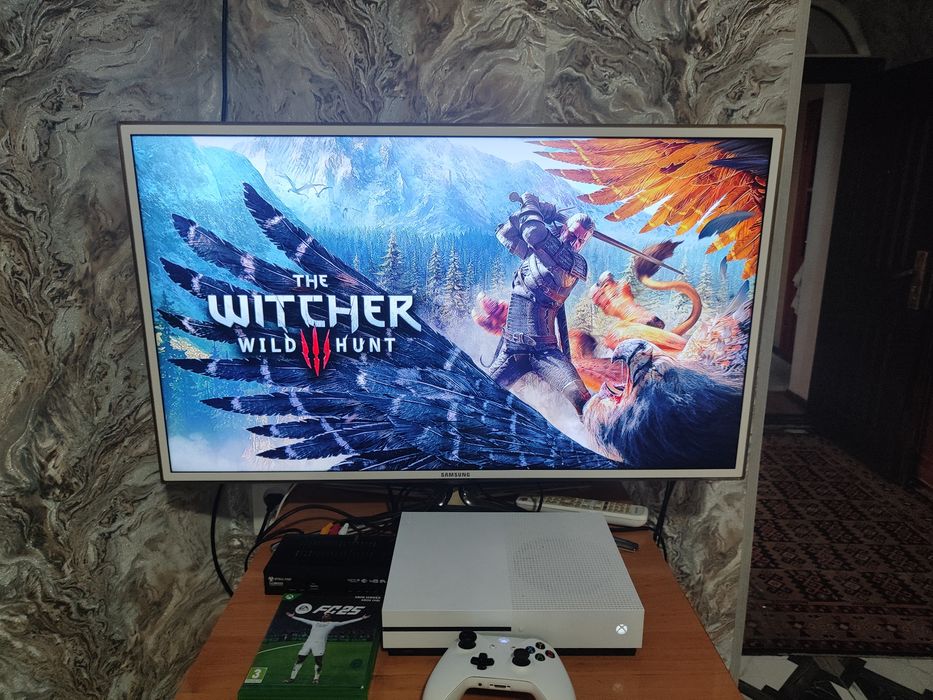 Продается Xbox One S