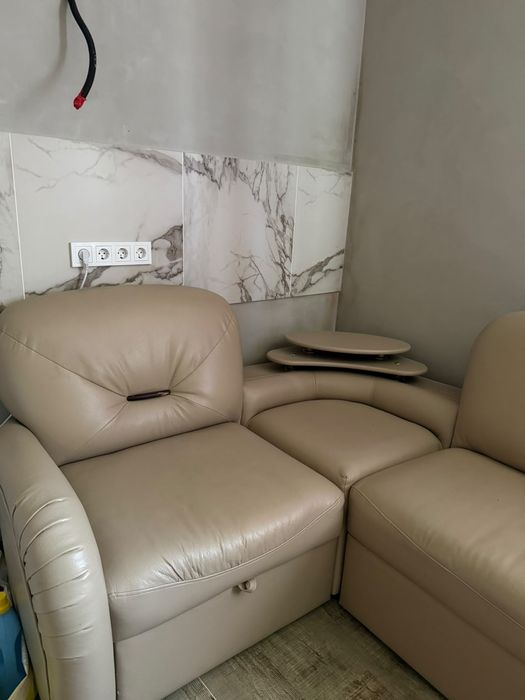 Продается Кожанный диван с креслом