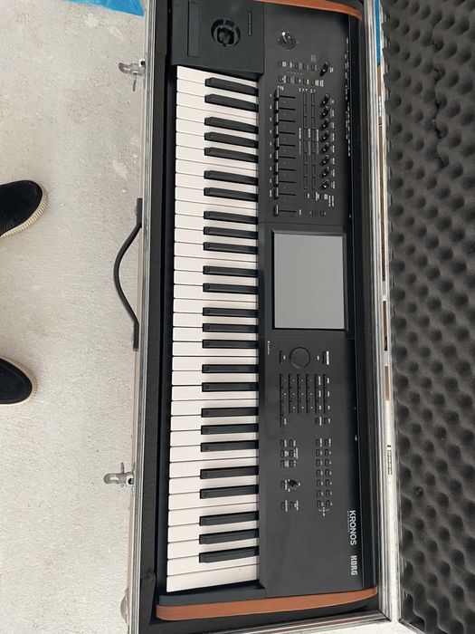 鍵盤楽器 Korg Kronos 2 with Road Case korg kronos2 - Instrumente muzicale | OLX.ro