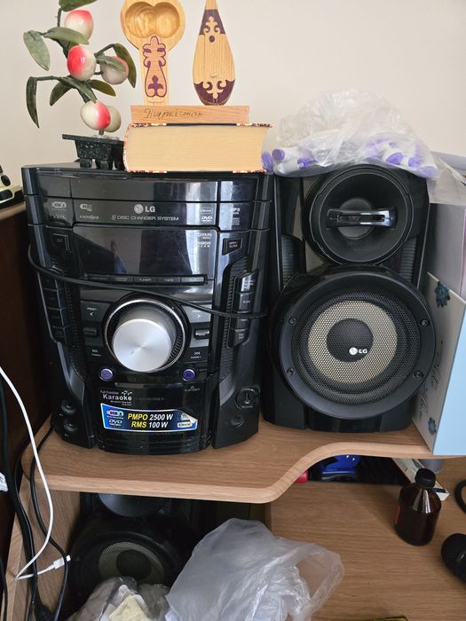 Музыкальный центр б/у