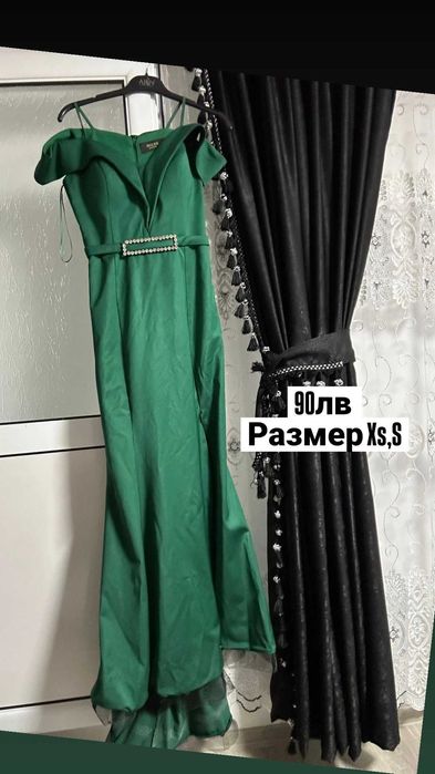 Продават се рокли