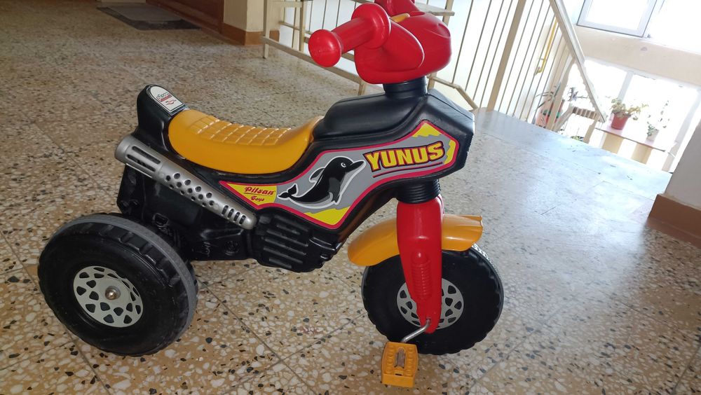 Bicicleta plastic pentru copii mici
