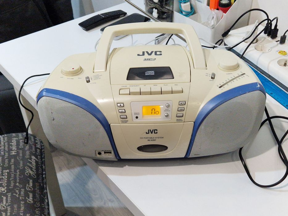 Radio casetofon cu CD JVC