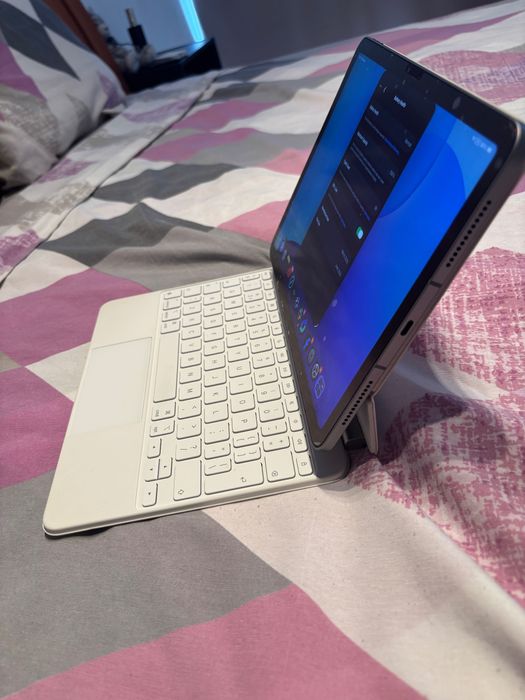 Apple iPad Air 11 2025, M3, 128GB, 8GB RAM, Wifi + Magic Keyboard White