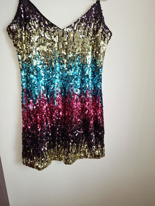 Rochie noua în bretele cu paiete