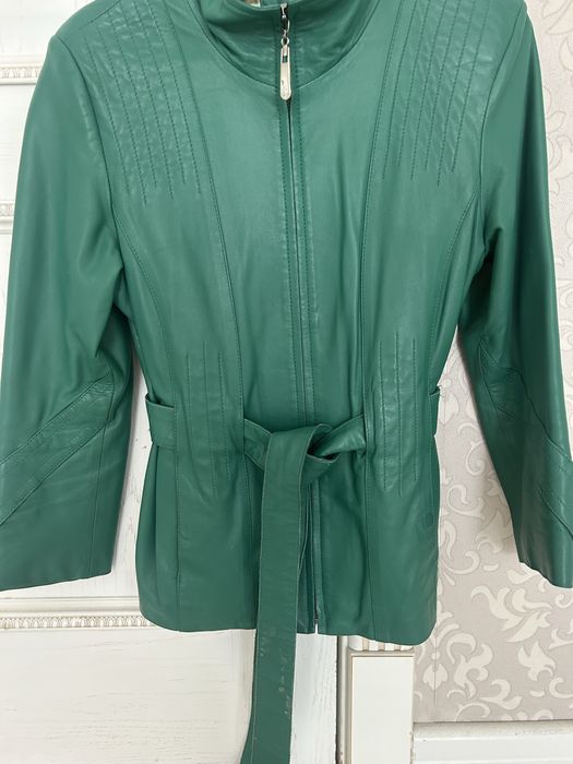 Продаю куртку кожаную