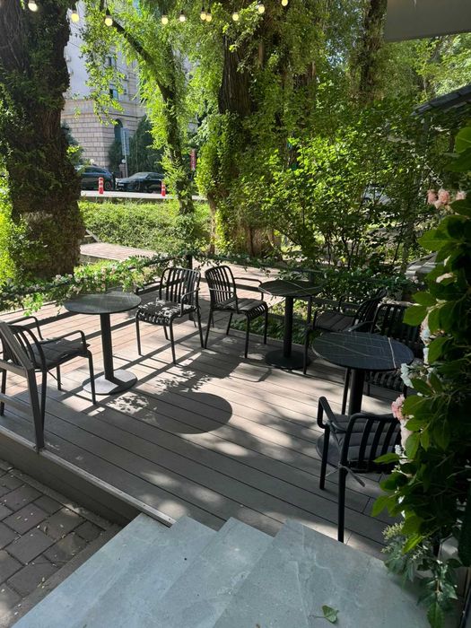 Срочно продается бизнес цветочный магазин + кофейня