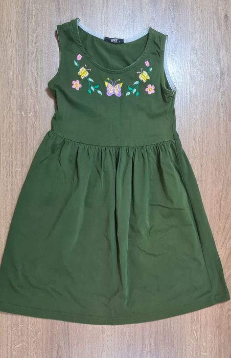 Вещи на девочку , футболки , платья, джинсы