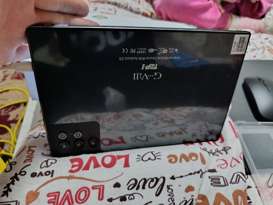 Продам планшет почти новая