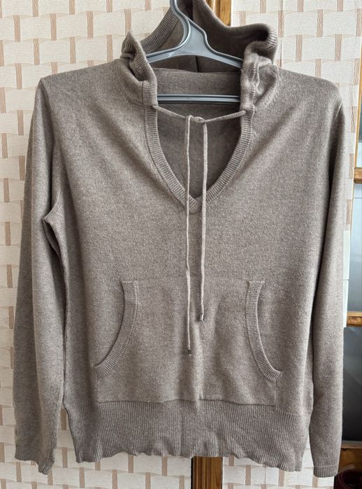 Кофта мягкая  шерстяная, разм. S-M