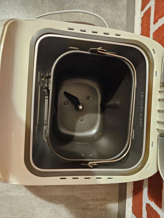 Mașina de făcut pâine Heinner HBM-690W