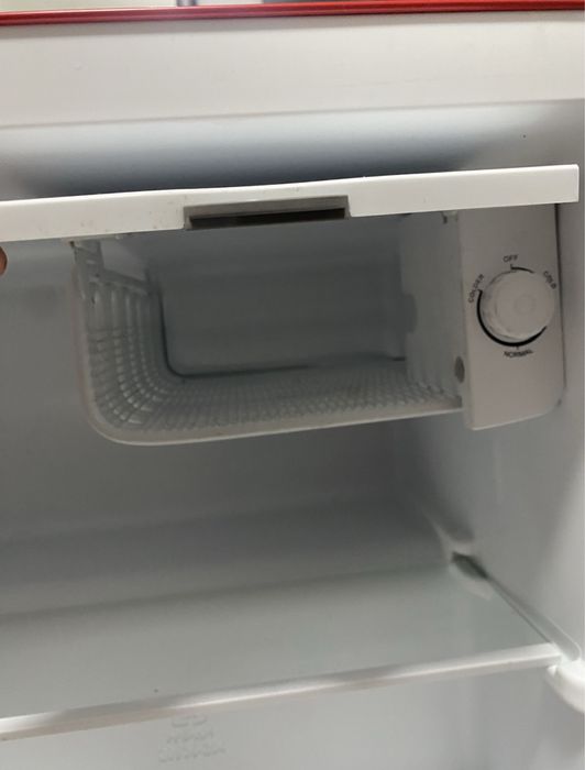 Маленький холодильник в таразе