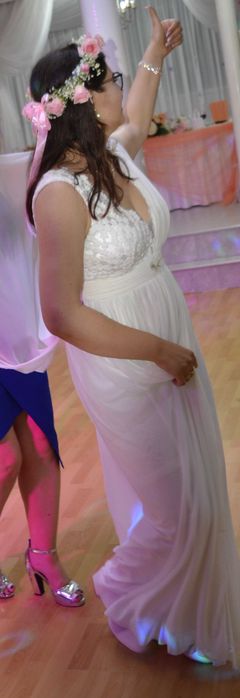 Doua rochii de mireasa