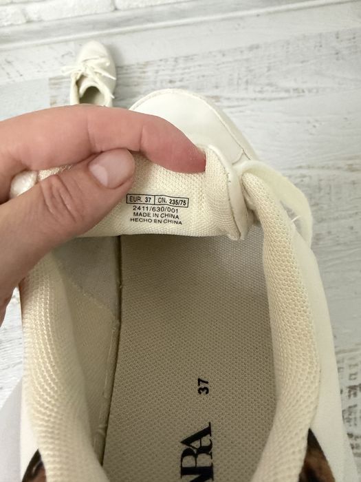 маратонки с леопардов акцент и платформа Zara