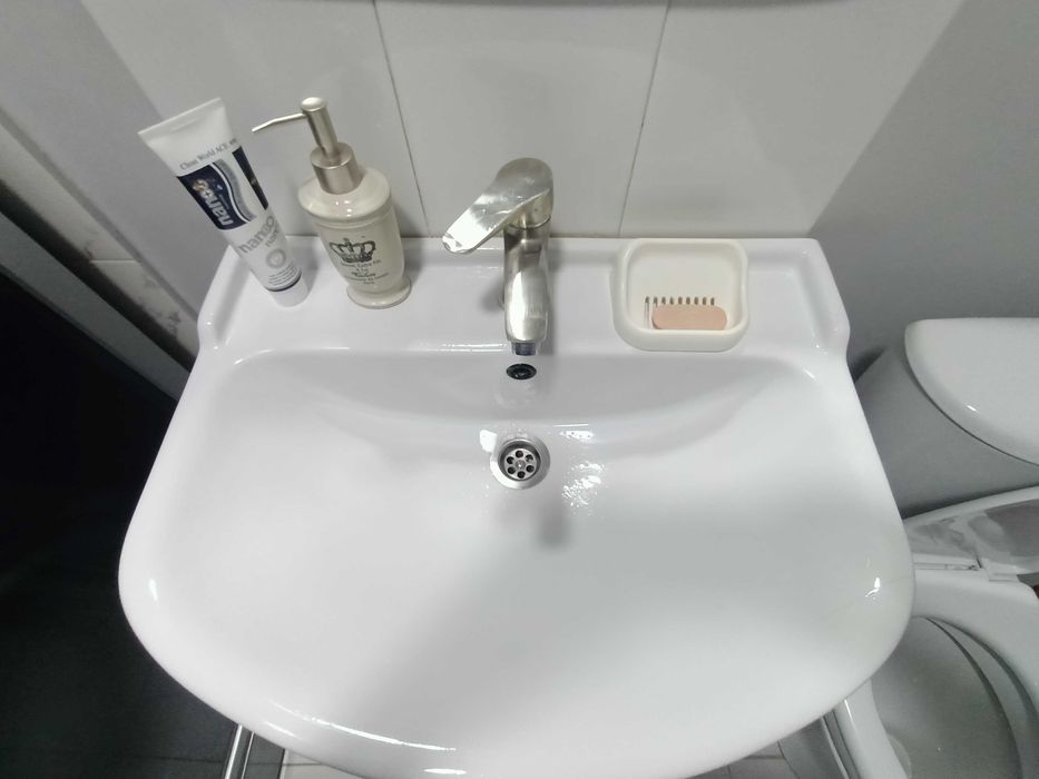 Продам тумбу с раковиной