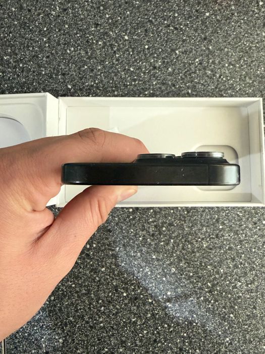 Продавам iPhone 16 Pro