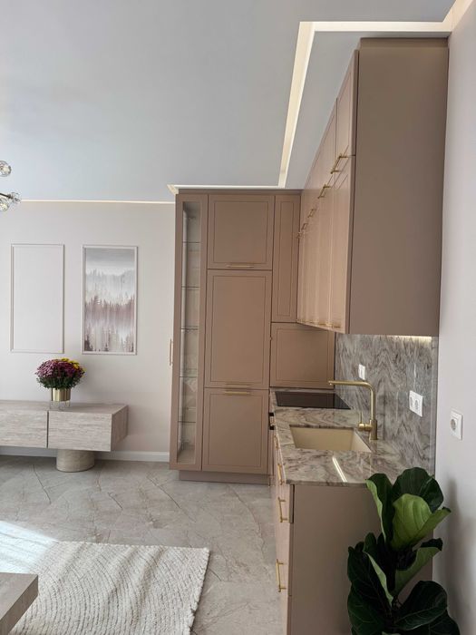 Дава се под наем Двустаен апартамент в София, Зона Б-5 - 88 кв.м за 280000 € - Снимка #2