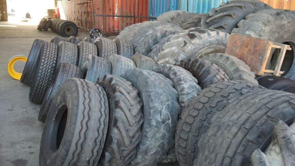 Продам резину на погрузчики и тракторы