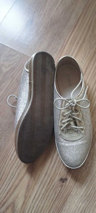 Дамски Златни обувки с връки