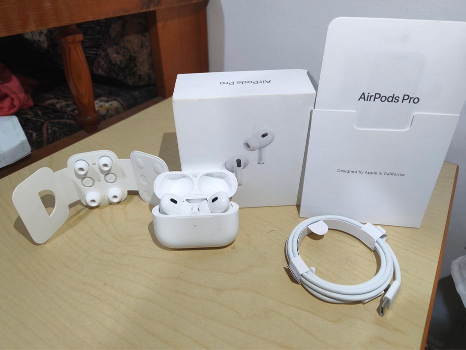 Apple AirPods Pro 2 - Пълен комплект | ГАРАНЦИЯ