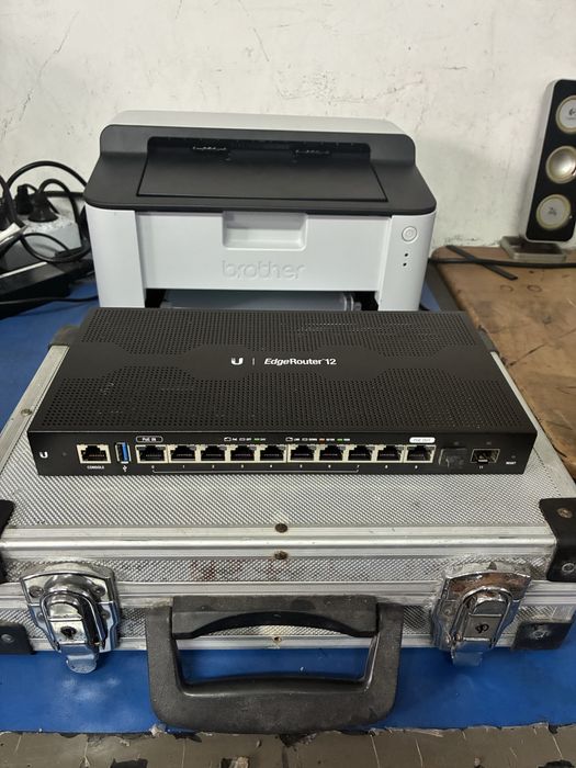 Edgerouter 12 router 10+2 porturi