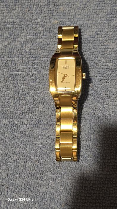 Дамски часовник Casio