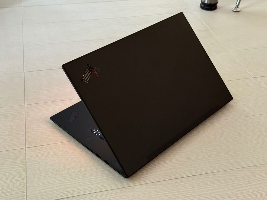 Лаптоп 15.6’OLED 4K Touch i7-10850H 32GB DDR4 Lenovo Thinkpad X1 Extreme Gen 3 GTX 1650TI Max-Q  512GB SSD