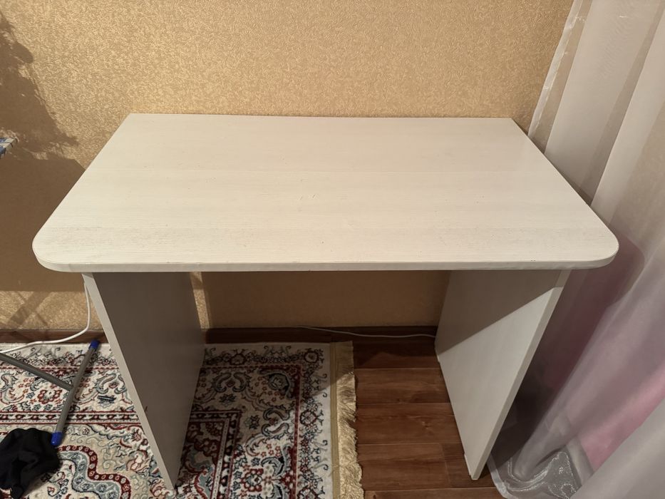 Продам школьный стол