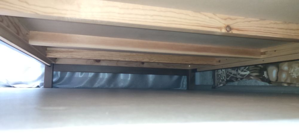 Кровать из массива дерева