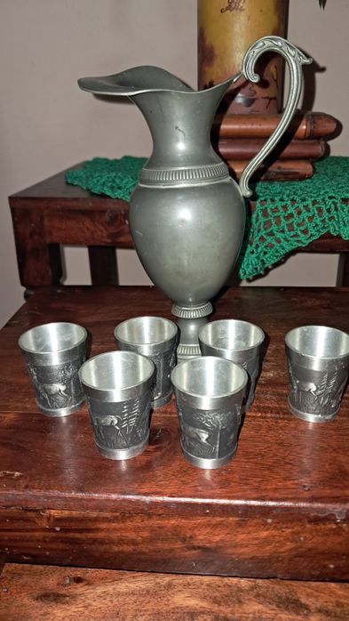 Carafa cu sase pahare de tuica , din staniu