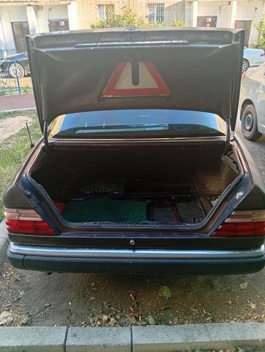 Продам Мерседес 230E w124