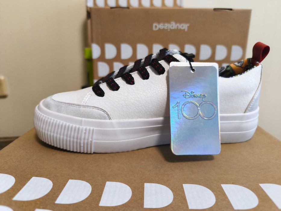 Desigual кецове.