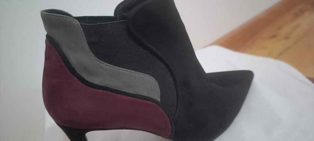 Дамски боти на ток