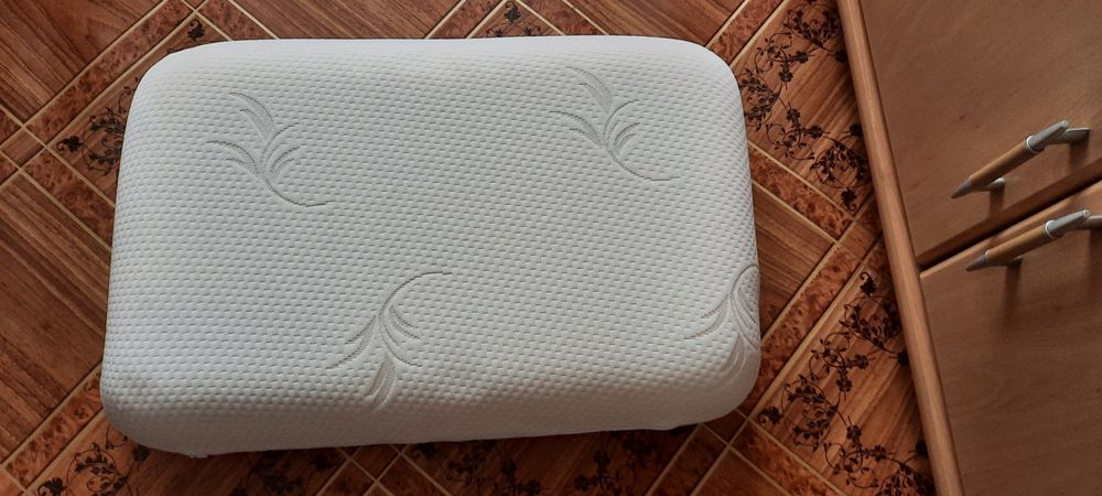 Продам анатомическую подушку с эффектом памяти