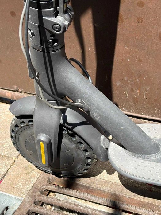 Trotinetă electrică Mi Electric Scooter 1S | Anvelope pline (fără pană) + Încărcător