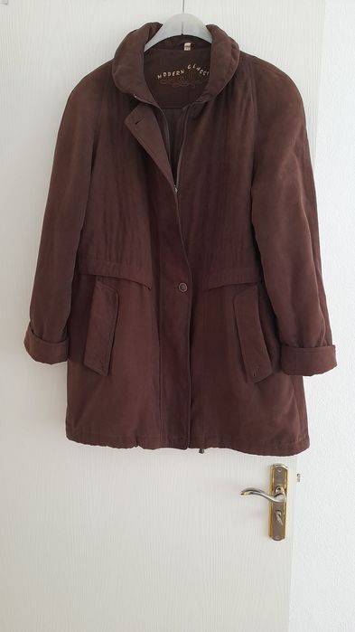 Vind scurtă damă,în stare foarte bună.