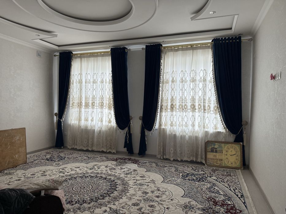 Sifatli hovli sotiladi
