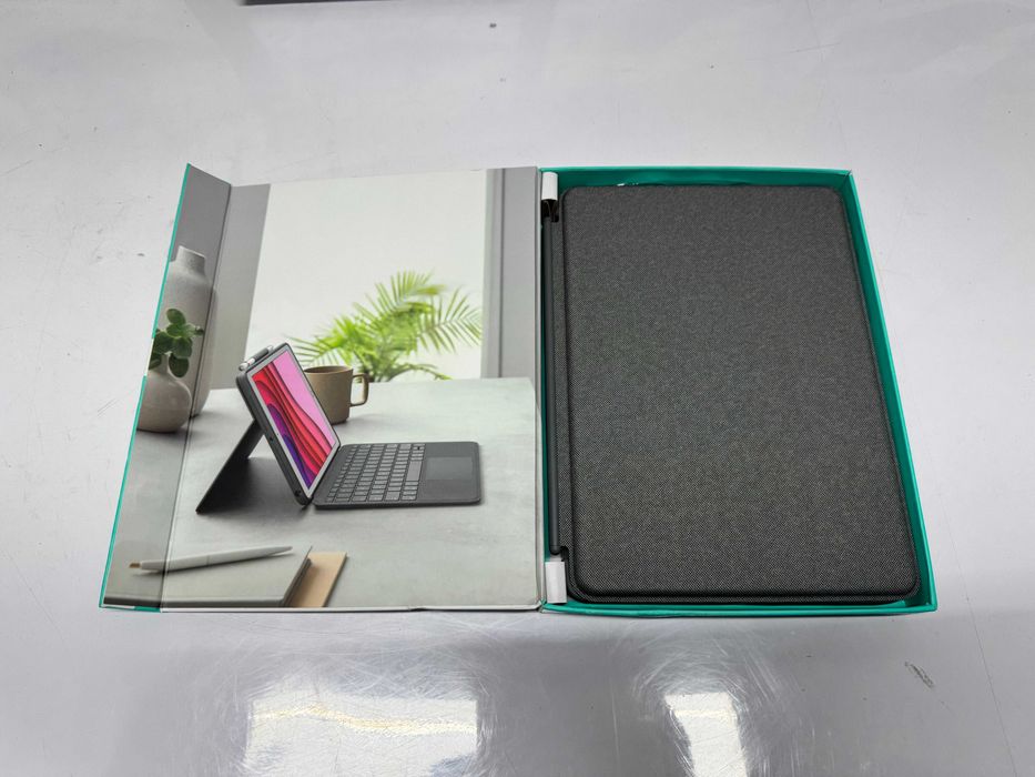 Kлавиатура - Logitech Combo Touch iPad 7 , iPad 8 , iPad 9