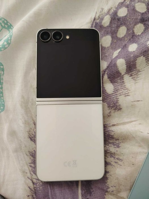 Samsung galaxy Z flip fe 256 ram в гаранция