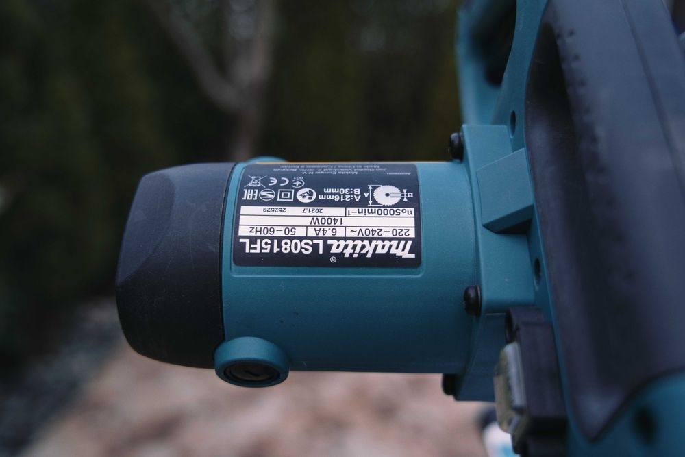 Циркуляр герунг Makita LS0815FL 216мм / 1400W — професионален
