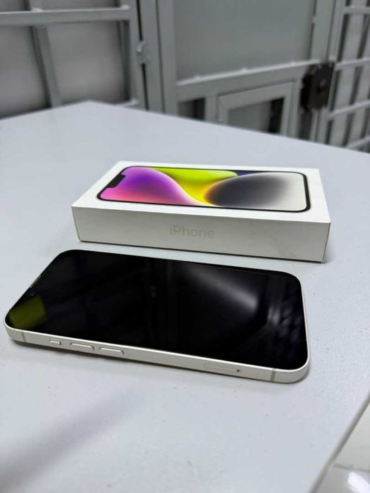 Телефон IPhone 14