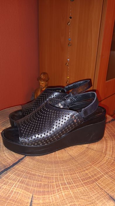 Чисто нови обувки и маратонки