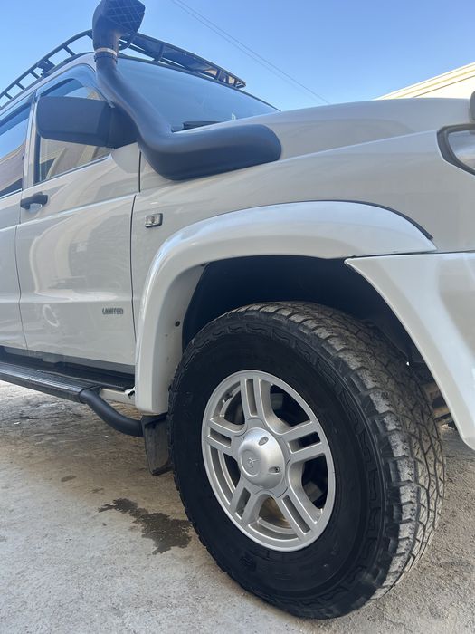 Машина Уаз патриот