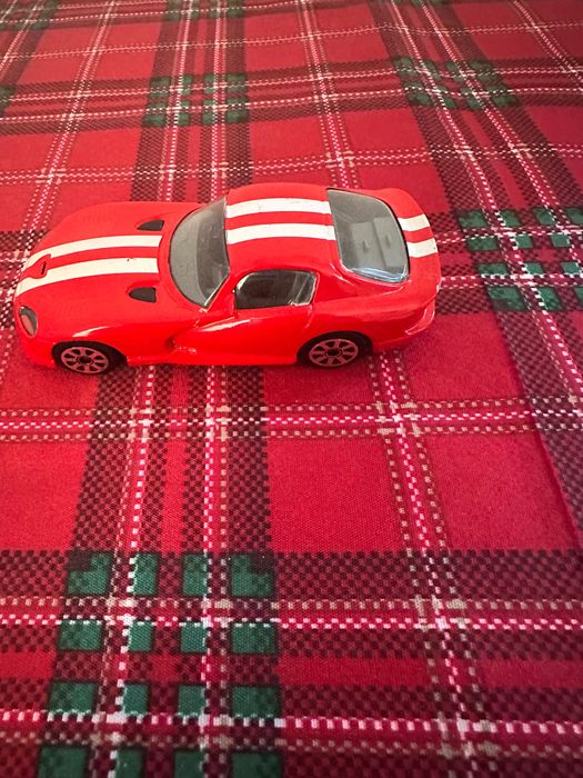 Dodge Viper GTS metalic, în stare bună.