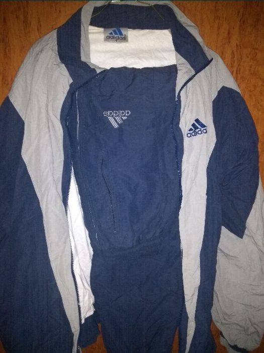 Продавам анцузи, спортни екипи ,тениски