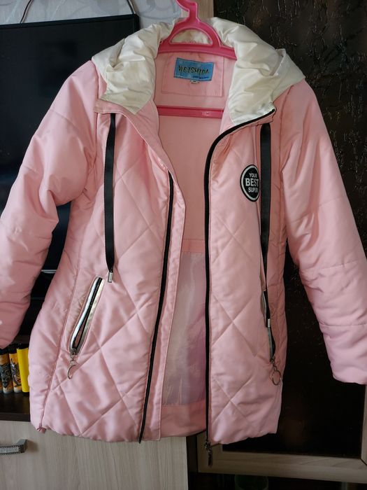 Продам куртки на девочку