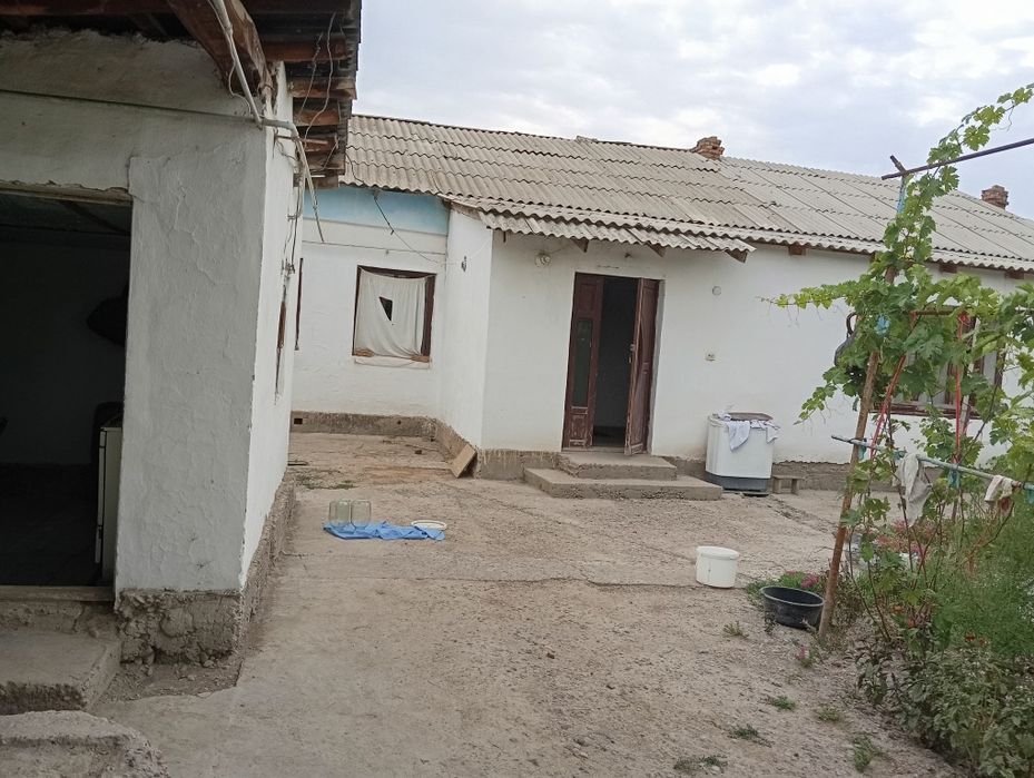 Quyi chirchiq uy sotiladi