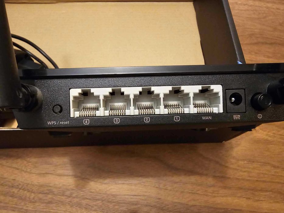 Router Wireless Asus RT-N12+ N300