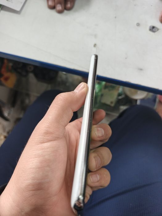 Samsung s20plus platasi butun