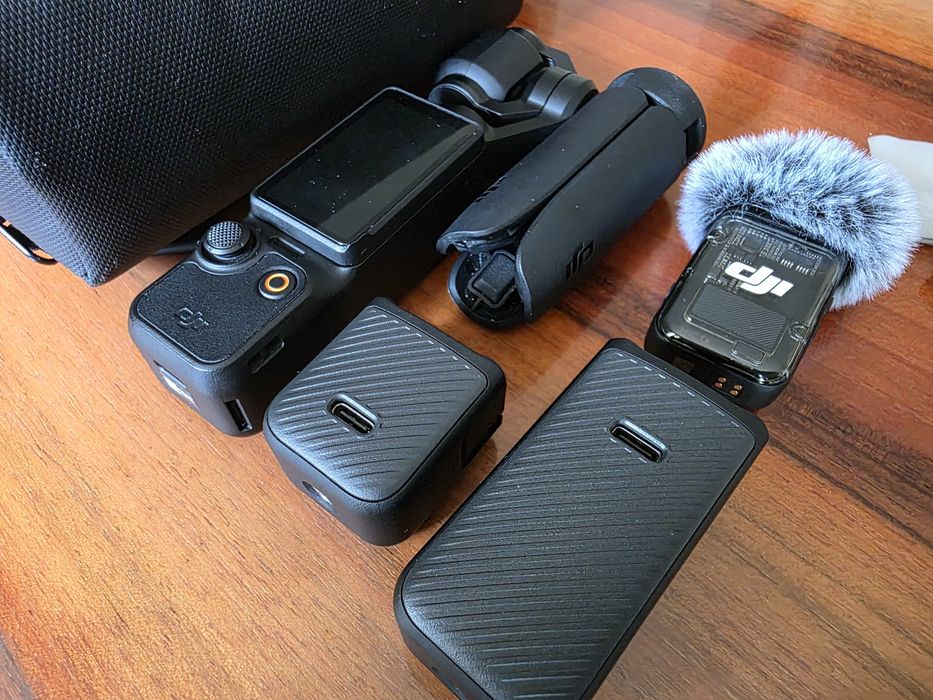 Vand Dji Osmo Pocket 3 combo, impecabil